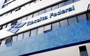 Leia mais sobre o artigo – Veículo importado apreendido pela Receita Federal por suspeita de interposição fraudulenta é liberado mediante liminar judicial –